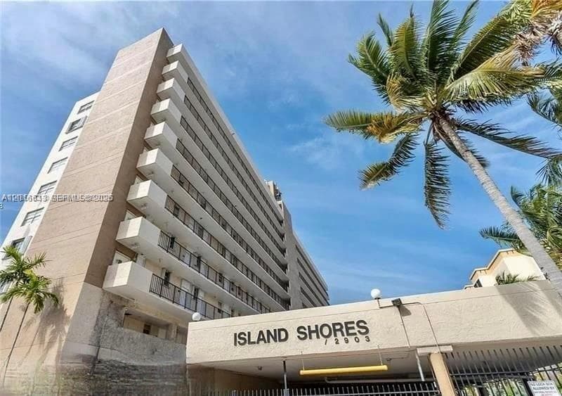 Condominium at 2903 N Miami Beach Blvd # 906, North Miami Beach FL 33160