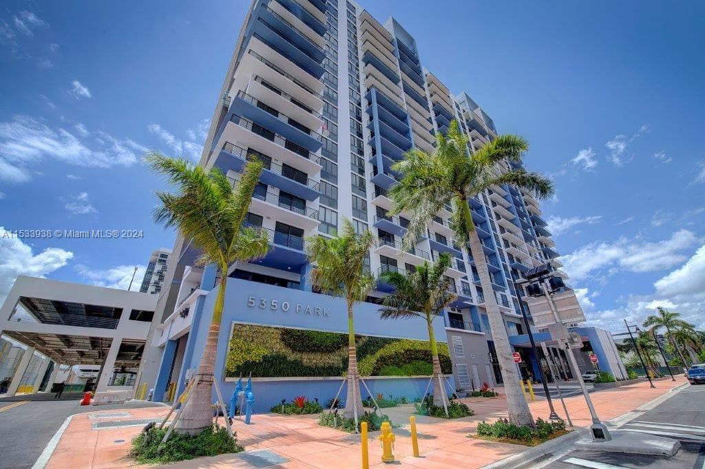 Condominium at 5350 NW 84th Ave # 1604, Doral FL 33166