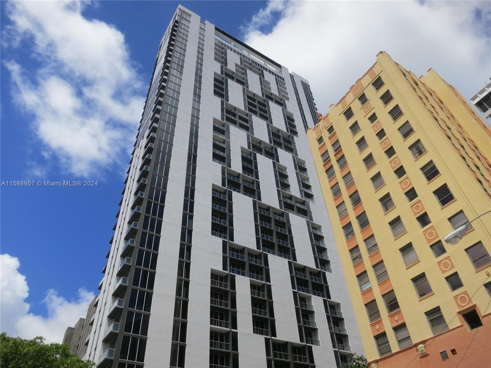 Condominium at 151 SE 1 St # 1704, Miami FL 33131