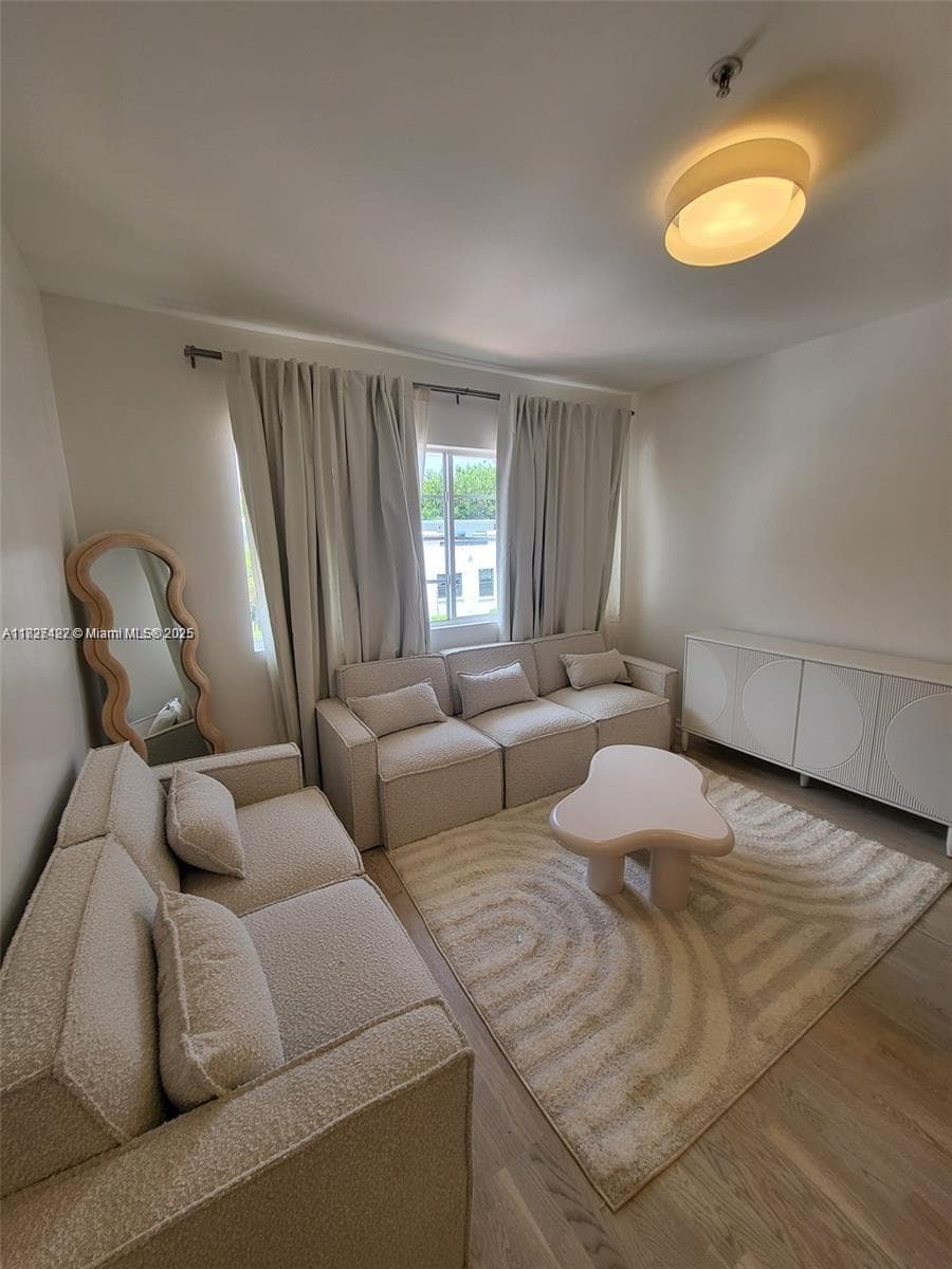 Condominium at 810 7th St # 206, Miami Beach FL 33139