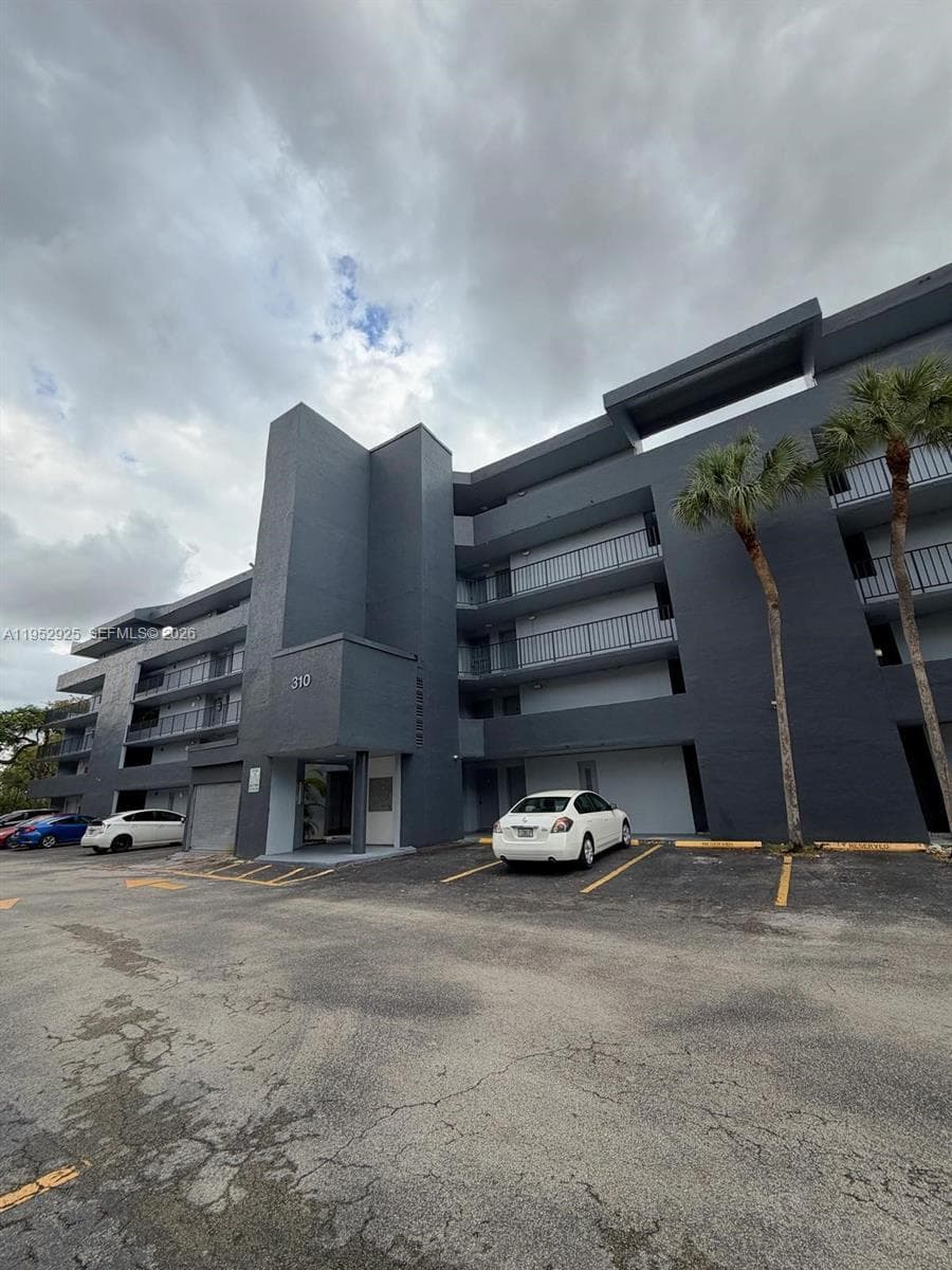 Condominium at 310 Fontainebleau Blvd # 206, Miami FL 33172