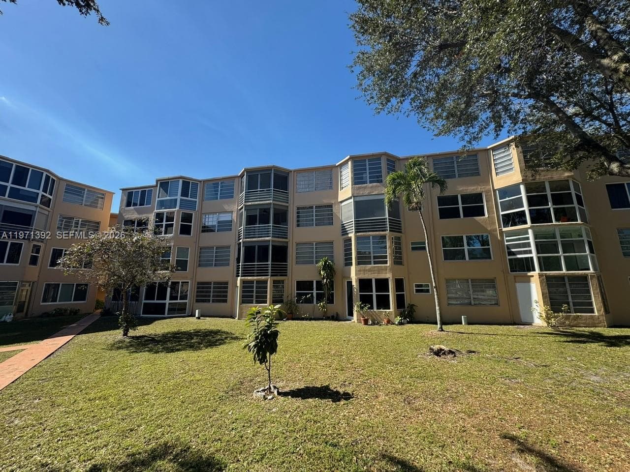 Condominium at 1301 NE 191st St # F405, Miami FL 33179