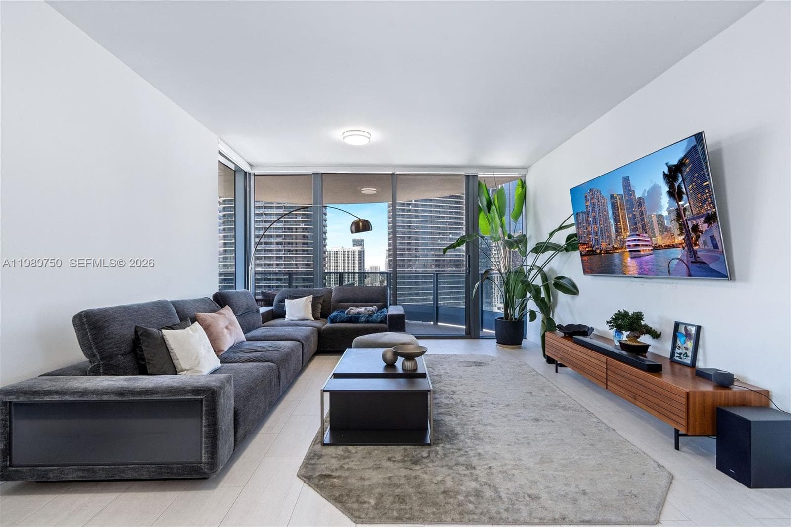 Condominium at 1000 Brickell Plz # 2812, Miami FL 33131