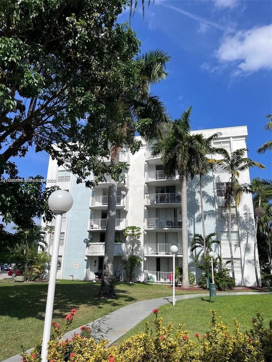 Condominium at 486 NW 165th St Rd # 405, Miami FL 33169