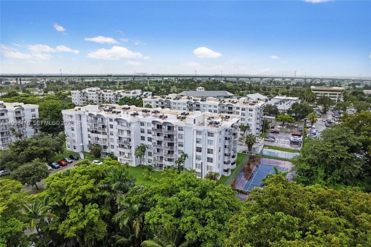 Condominium at 494 NW 165th St Rd # 601, Miami FL 33169