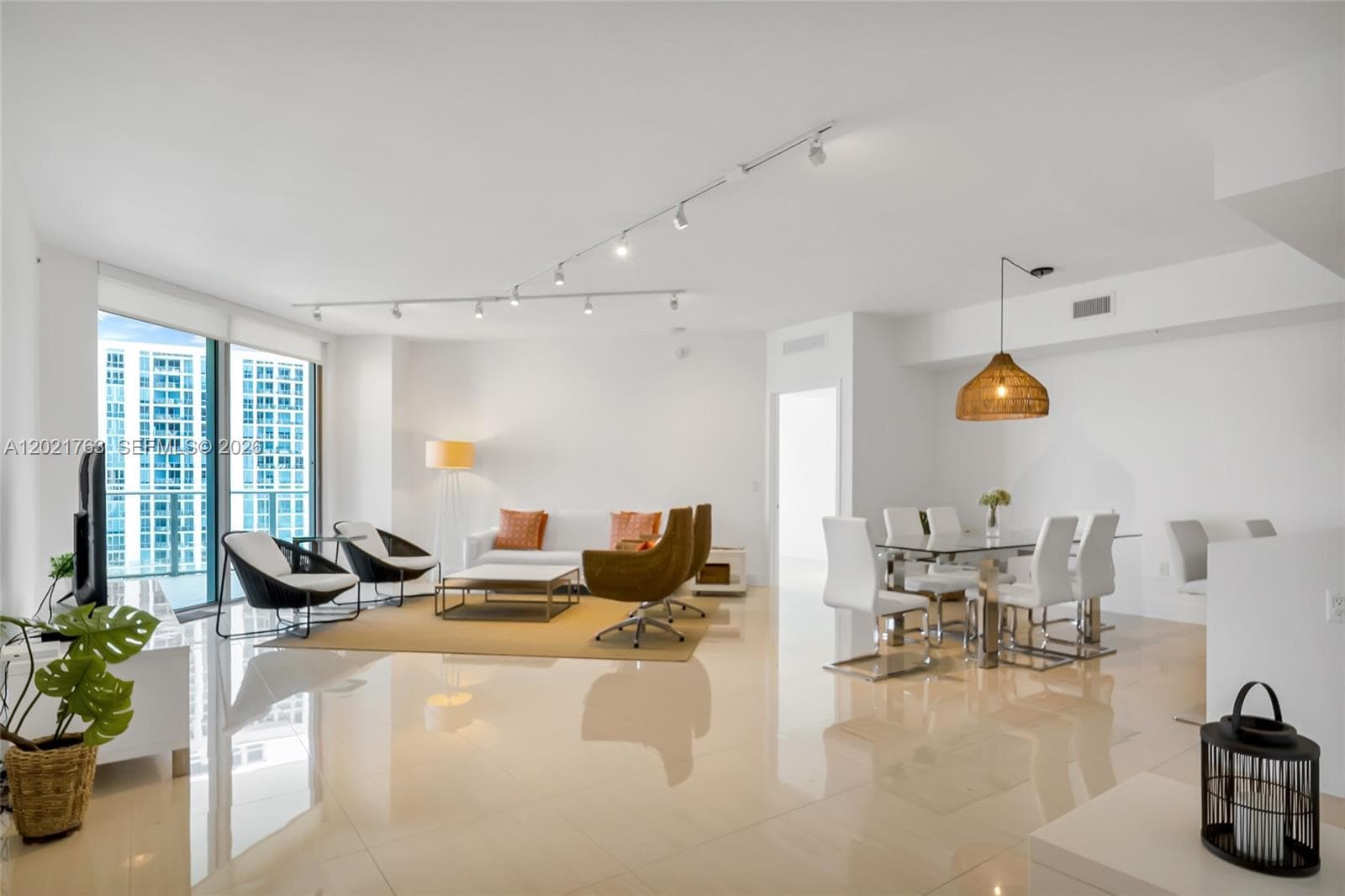 Condominium at 17301 Biscayne Blvd # 907, North Miami Beach FL 33160