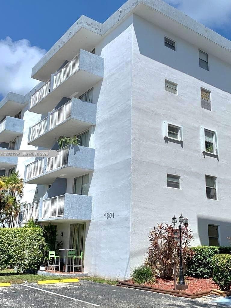 Condominium at 1801 S Treasure Dr # 427, North Bay Village FL 33141
