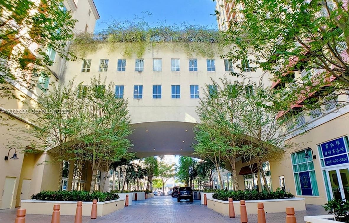 Condominium at 7355 SW 89th St # 423N, Miami FL 33156