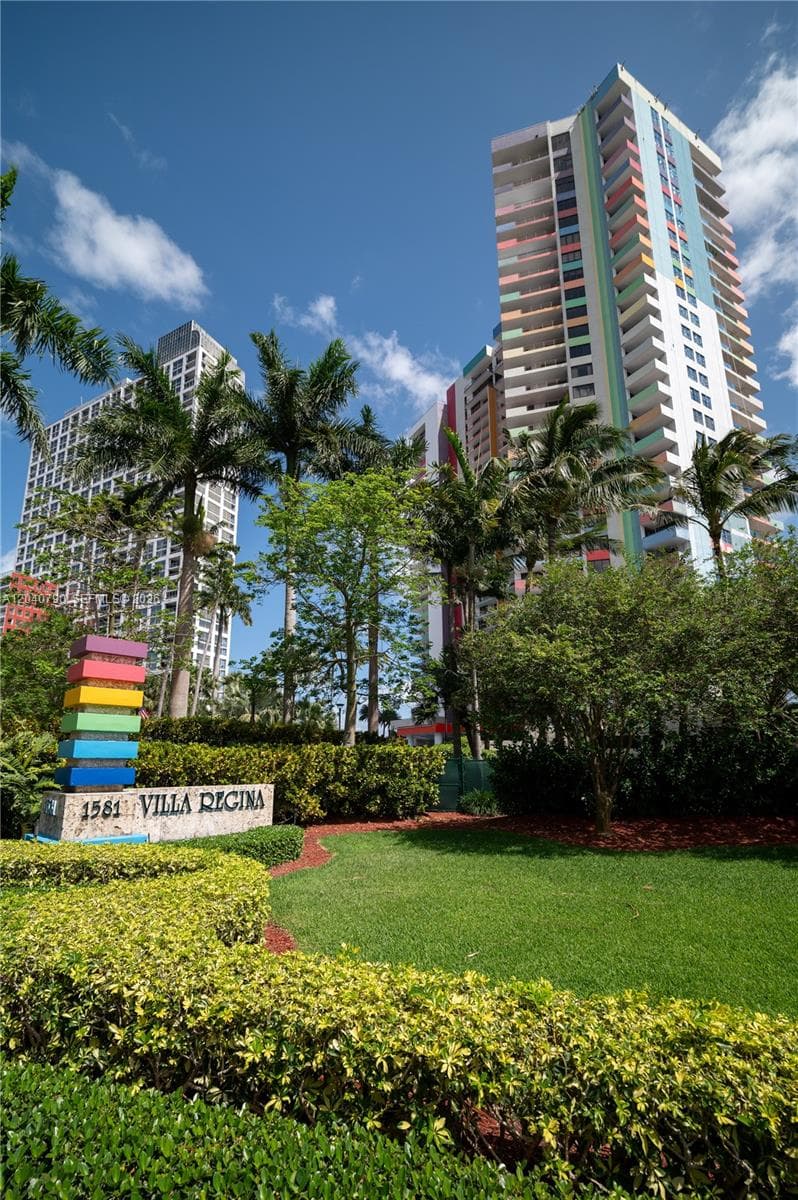 Condominium at 1581 Brickell Ave, Miami FL 33129