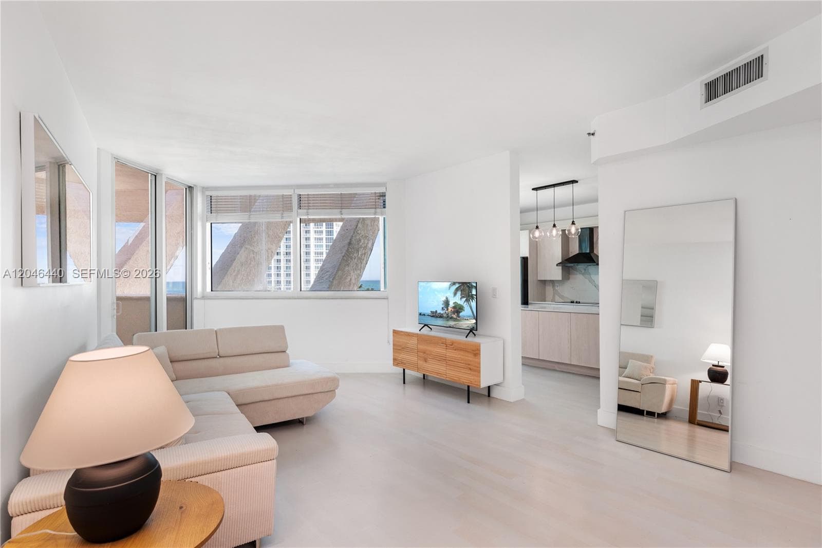Condominium at 300 S Pointe Dr # 907, Miami Beach FL 33139