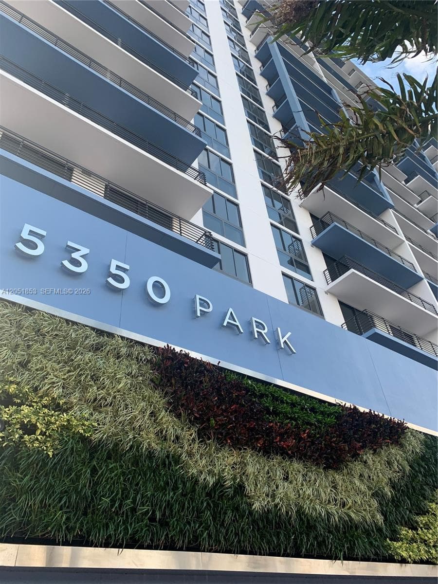 Condominium at 5350 NW 84th Ave # 706, Doral FL 33166