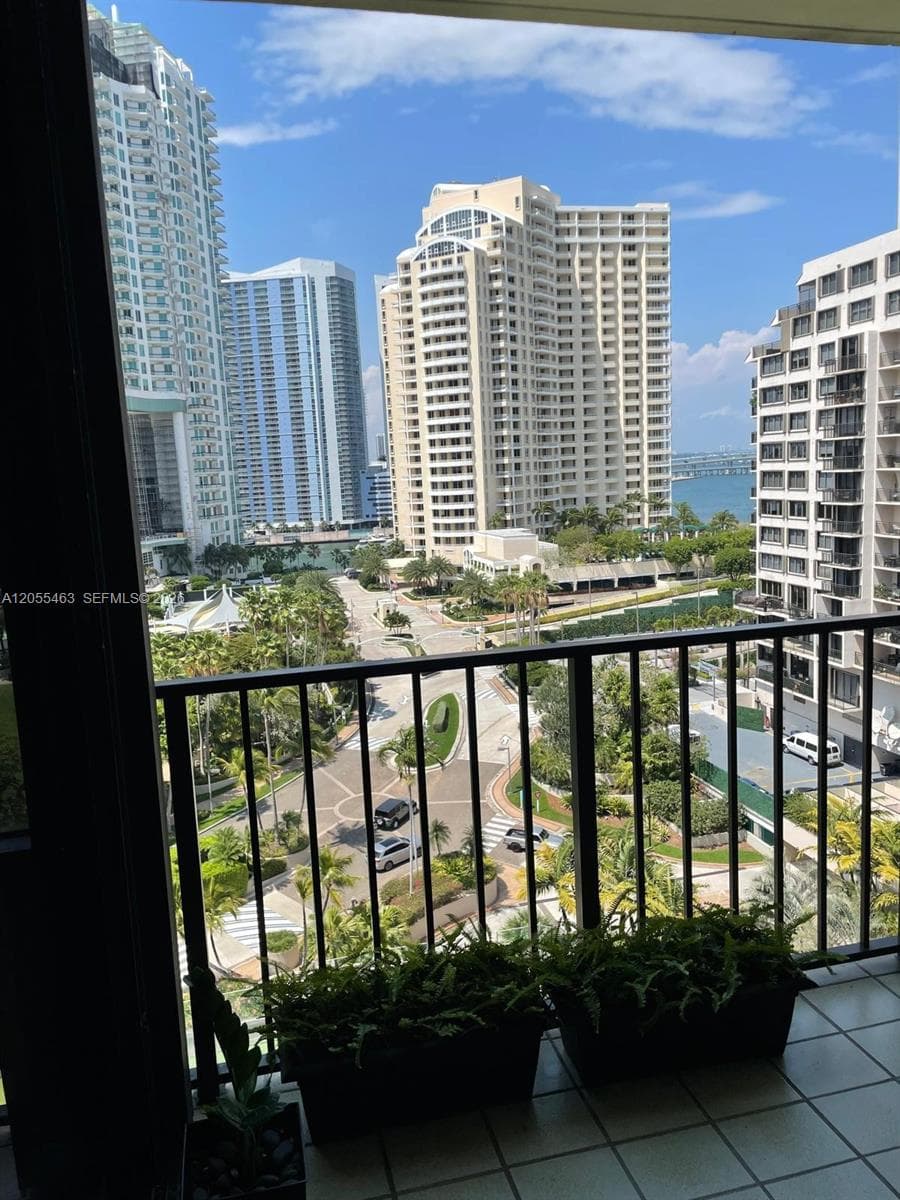 Condominium at 520 Brickell Key Dr # A1216, Miami FL 33131