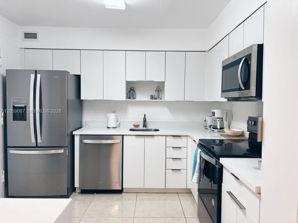 Condominium at 5161 Collins Ave # 1510, Miami Beach FL 33140