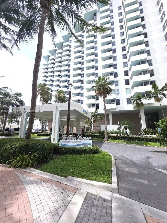 Condominium at 2899 Collins Ave # 940, Miami Beach FL 33140