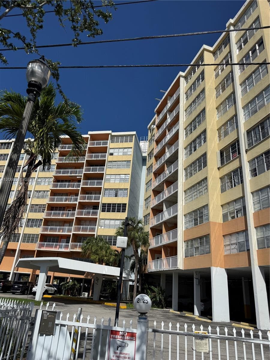 Stock Cooperative at 2025 NE 164th St # 707, North Miami Beach FL 33162