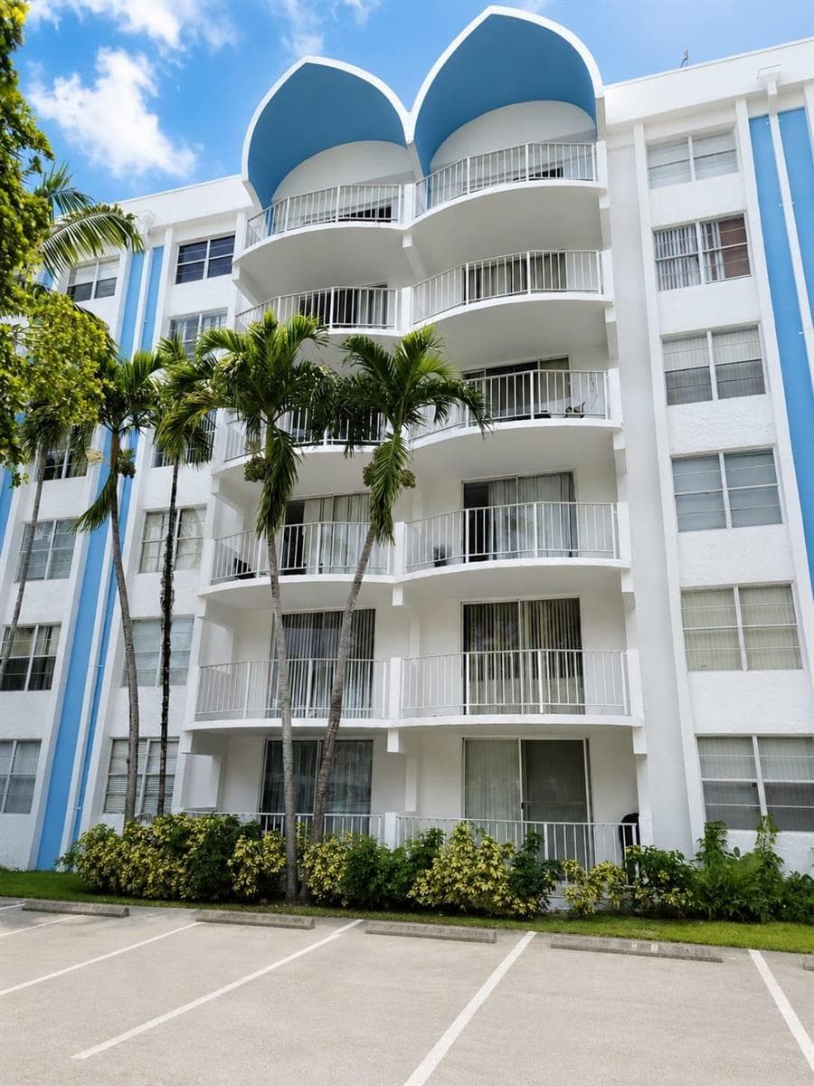 Condominium at 484 NW 165TH ST Street # 609, Miami FL 33169