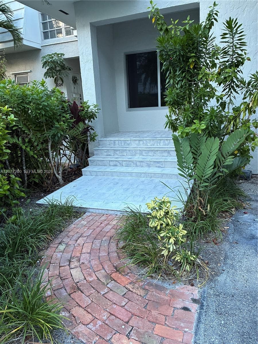 Townhouse at 226 Sea View Dr # 105, Key Biscayne FL 33149