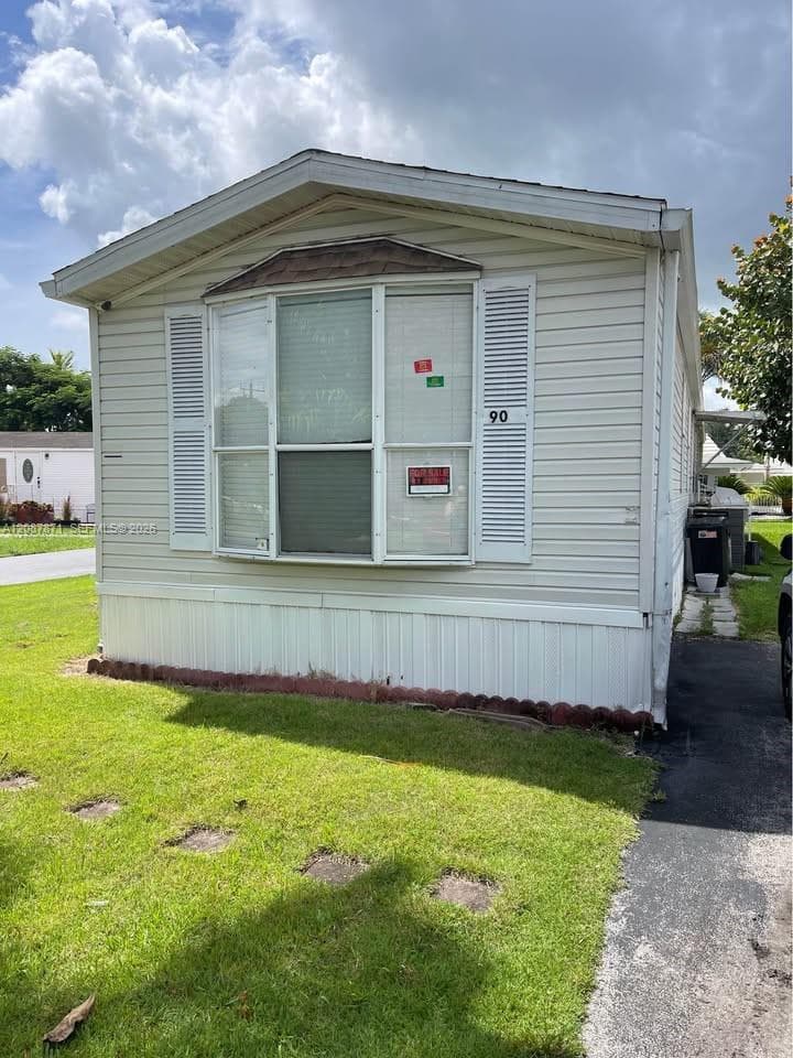 Mobile Home at Homestead, FL, 33033